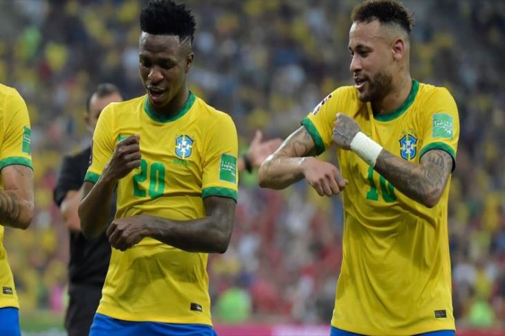 فينيسيوس يدافع عن "رقصة" البرازيل: نشعر بالسعادة.. وسنصل إلى نهائي كأس العالم